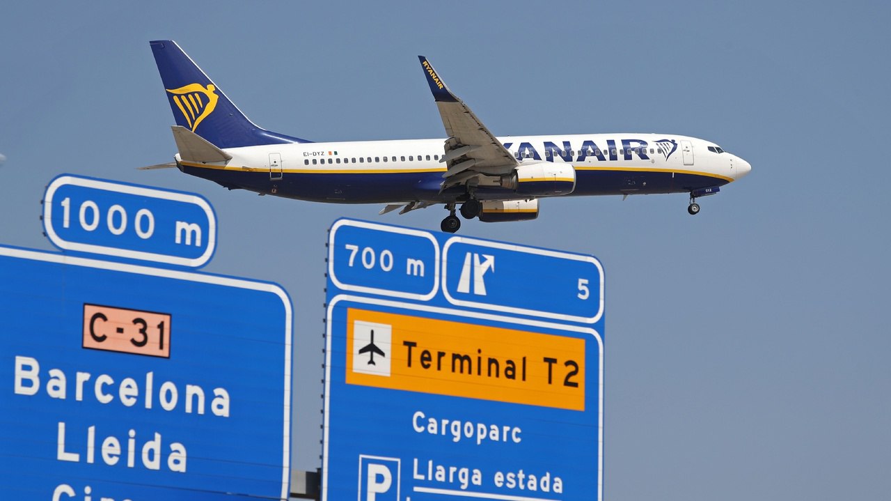 Hiszpania uznała za nielegalne opłaty low-costów za bagaż podręczny i miejsca